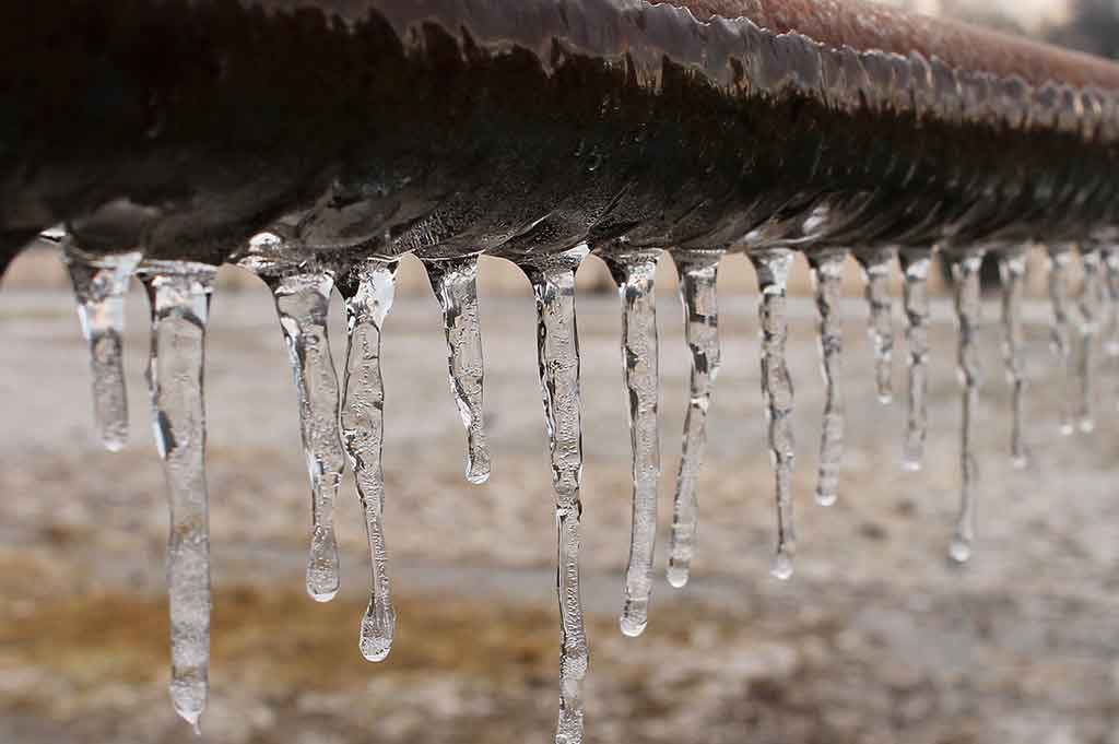 at what temperature do rv water lines freeze