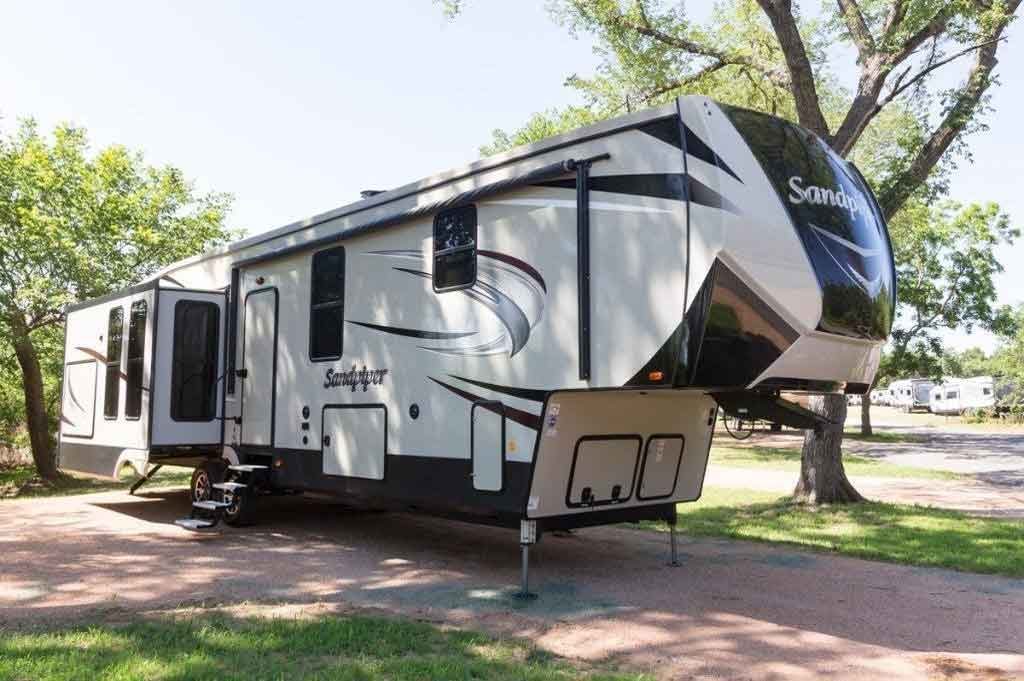 RV with washer and dryer hookups