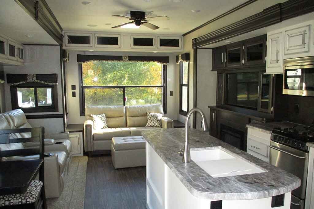 travel trailer with washer and dryer