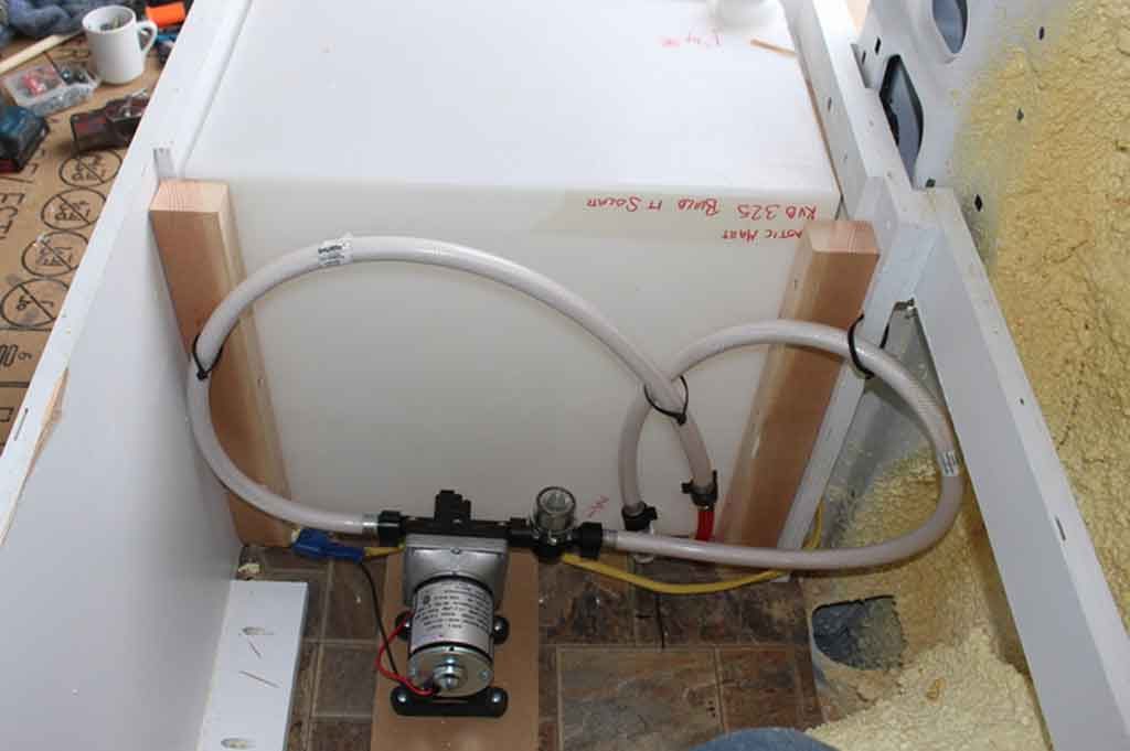 how does rv plumbing work