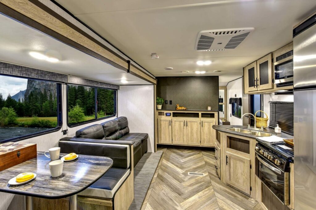 The Best Travel Trailer Brands On the Market in 2022 (With Pictures, Floor Plan and Prices) 11
