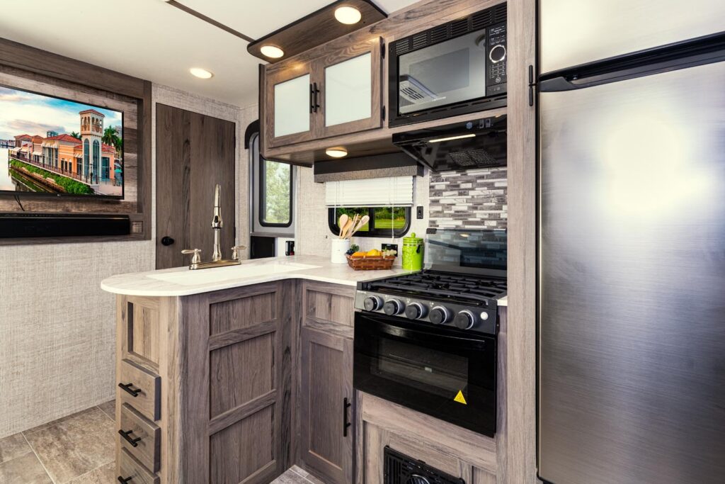 The Best Travel Trailer Brands On the Market in 2022 (With Pictures, Floor Plan and Prices) 21