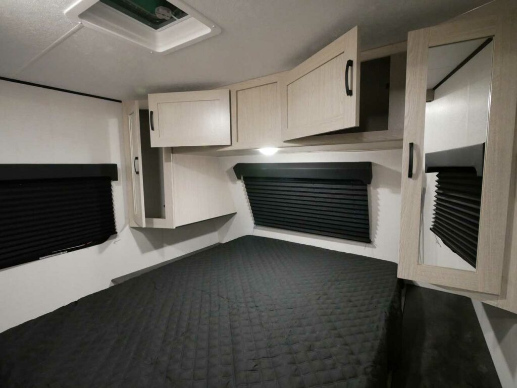 The 8 Best 3 Bedroom RVs and Travel Trailers on the Market (With Videos and Pricing) 29
