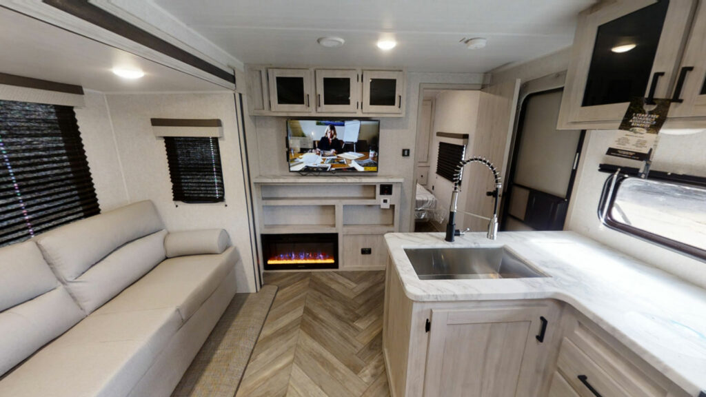 The 8 Best 3 Bedroom RVs and Travel Trailers on the Market (With Videos and Pricing) 7