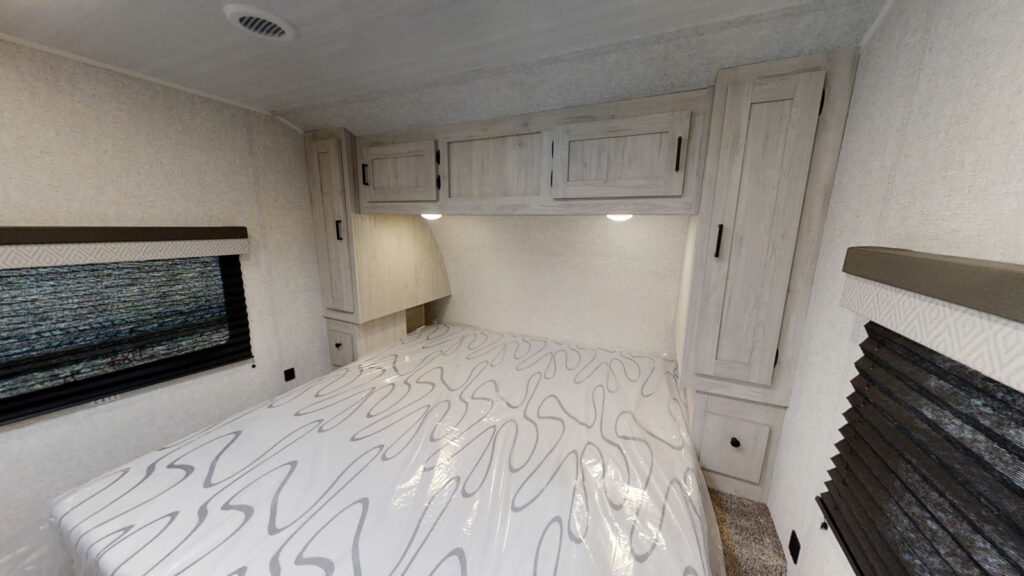 The 8 Best 3 Bedroom RVs and Travel Trailers on the Market (With Videos and Pricing) 3