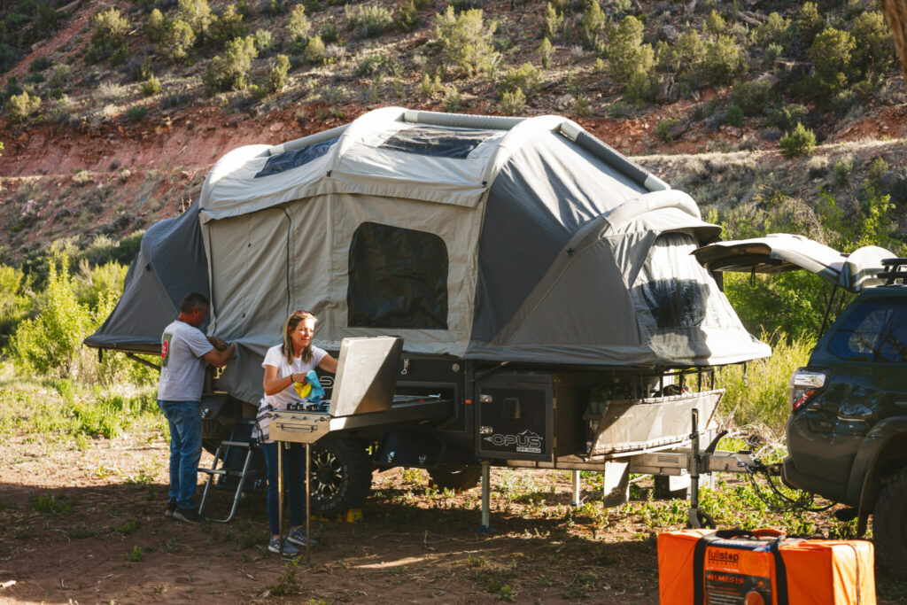 The Best 9 Small and Lightweight Pop Up Campers (With Pricing, Pictures, Floor Plans, etc) 39