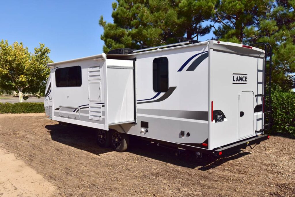 The Best Travel Trailer Brands On the Market in 2022 (With Pictures, Floor Plan and Prices) 38