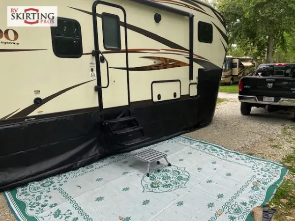 Everything You Need To Know About Rv Skirting (DIY, Custom Solutions and Ideas) 3
