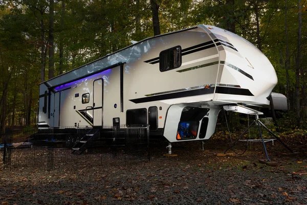 6 Types of Fifth Wheel Hitches, When to Use Them and Which Ones to Buy 7