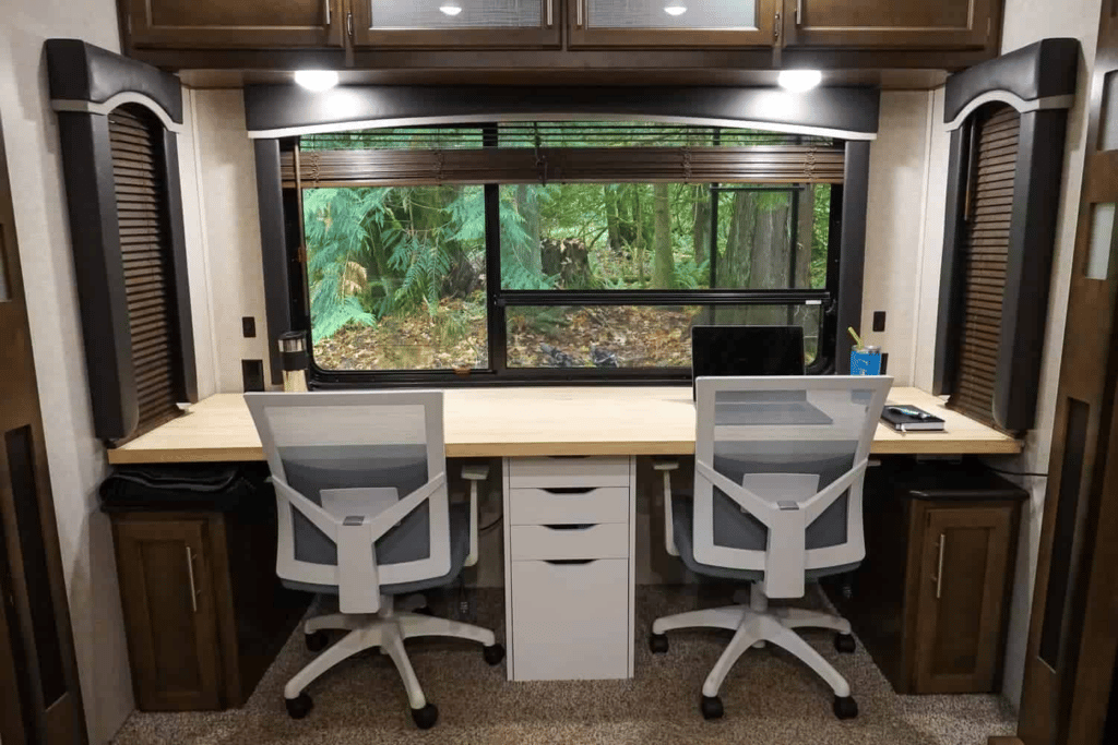 10 Brilliant RV Dinette Replacement Ideas That’ll Bring Your Rig to Life 8