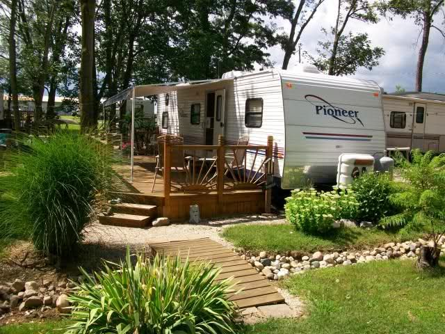 19 RV Campsite Setup Ideas to Personalize Your Space 4