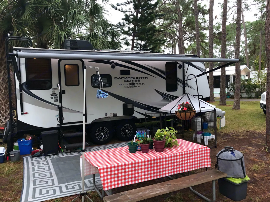 19 RV Campsite Setup Ideas to Personalize Your Space 8